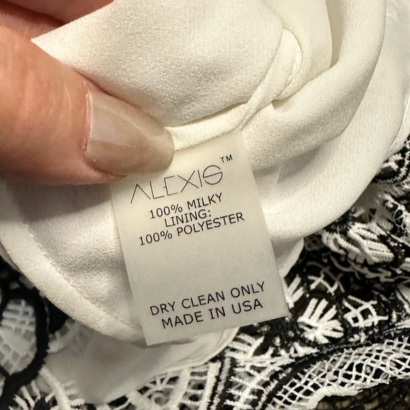 ALEXIS "IMENA" BLACK WHITE EMBROIDERED LACE OFF SHOULDER TOP BLOUSE XS - Picture 6 of 6